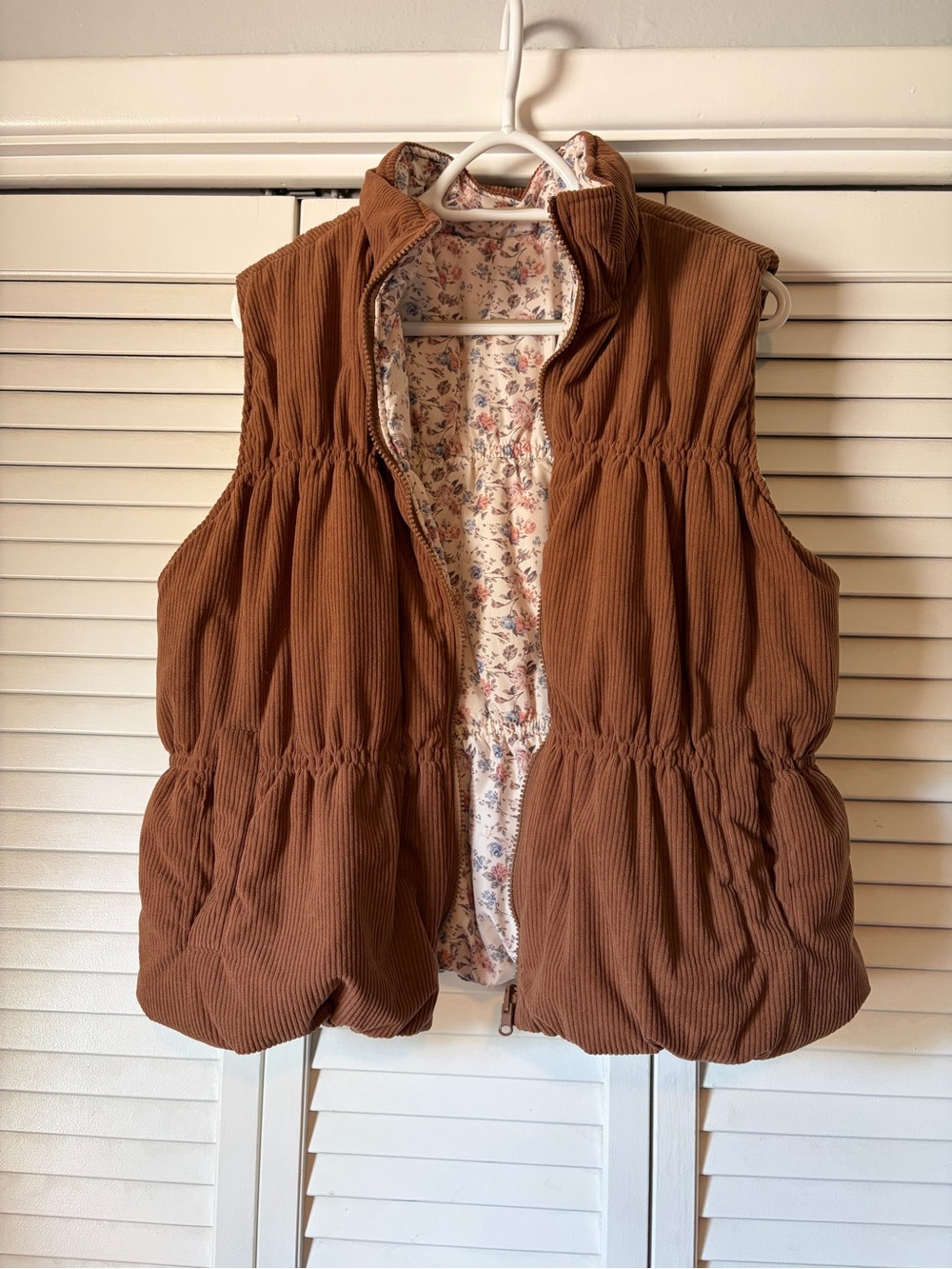 Sleeveless Quilted Corduroy Vest in Brown - Women's
